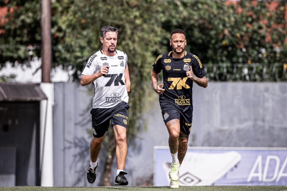 Neymar durante treino no Santos