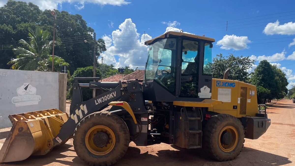 Apreendida máquina da prefeitura que fazia atividade em propriedade privada em Santa Tereza