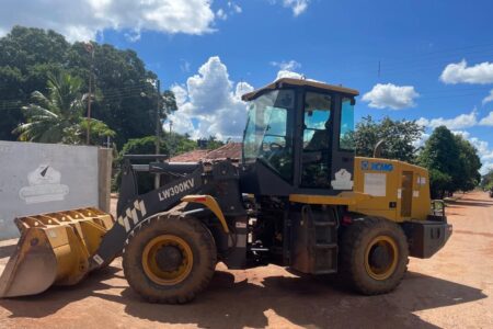 Apreendida máquina da prefeitura que fazia atividade em propriedade privada em Santa Tereza