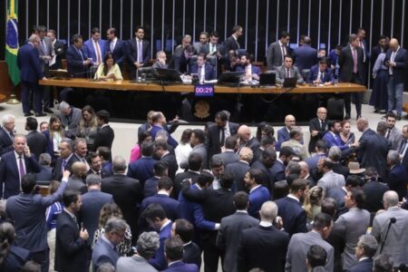 Vai ao Senado projeto que aumenta o número de deputados em Goiás e outros 8 Estados