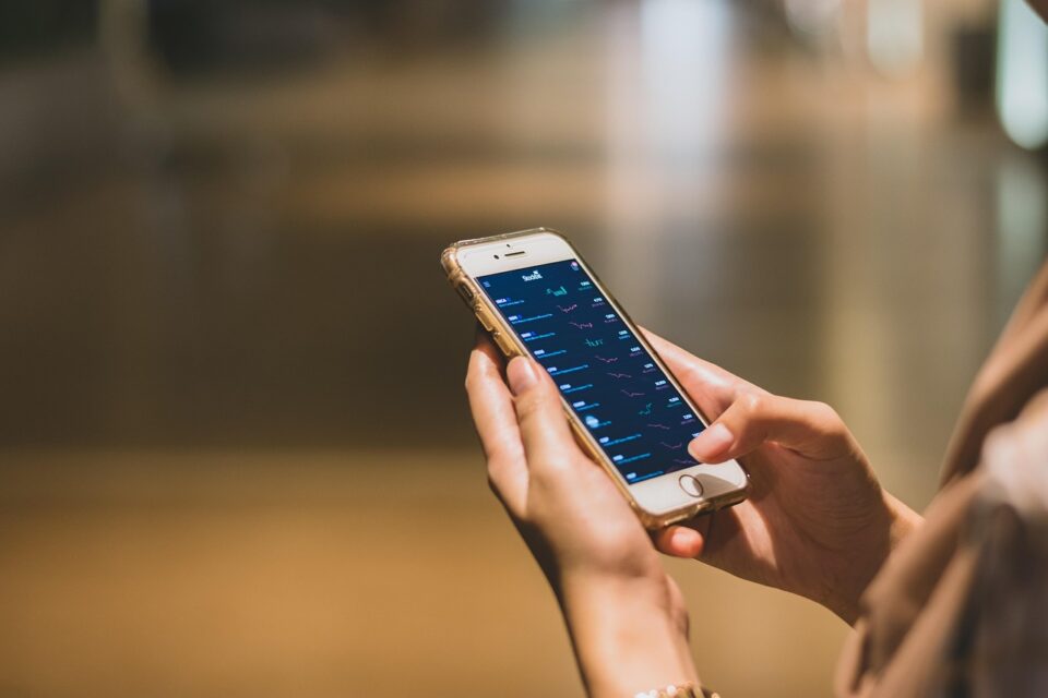 Smartphones estão sujeitos a variação do dólar, crédito, entre outros fatores (Foto: Pixabay)