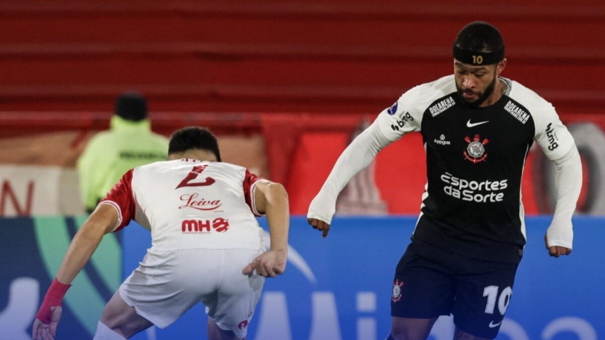 Corinthians perde para Huracán e é eliminado da Sul-Americana