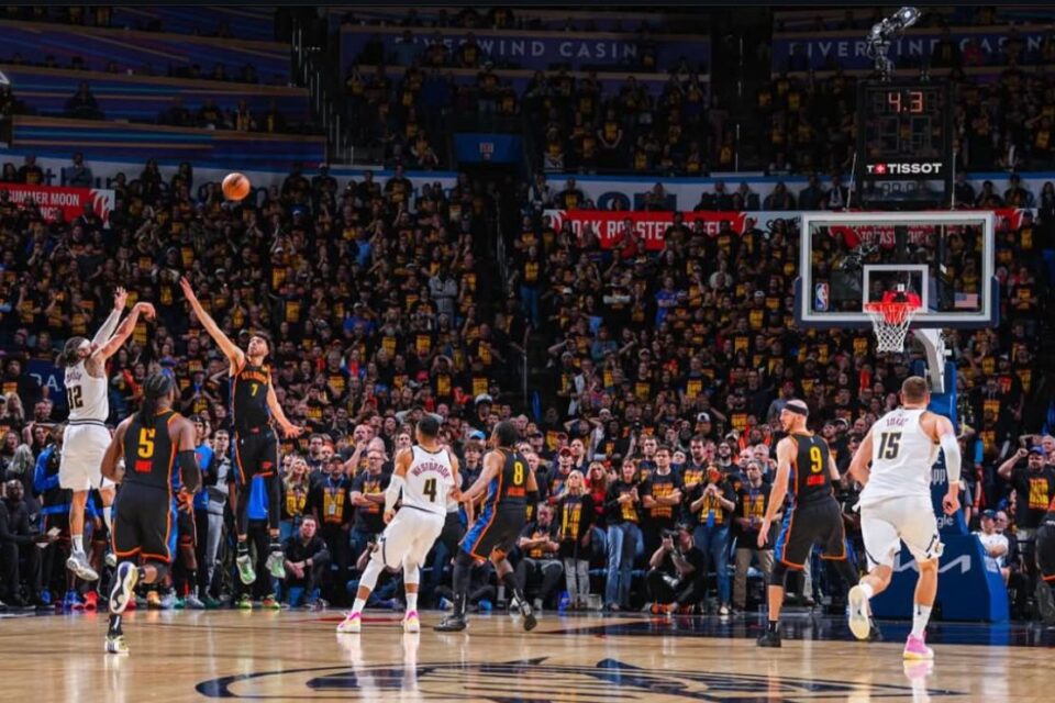 Visitantes levam a melhor no primeiro jogo da semifinal da NBA