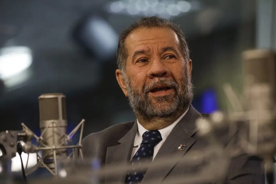 Escândalo do INSS: Lupi pode sair demitido de reunião com Lula