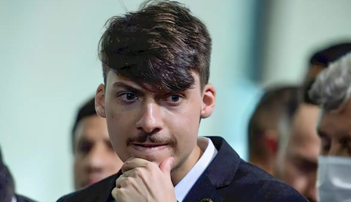 Jair Renan Bolsonaro: ditadura foi a melhor época para pessoas mais velhas filho do ex-presidente Jair Bolsonaro
