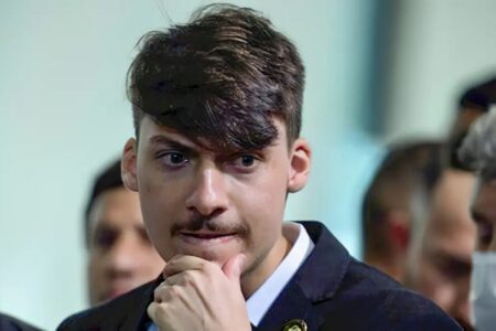 Jair Renan Bolsonaro: ditadura foi a melhor época para pessoas mais velhas filho do ex-presidente Jair Bolsonaro