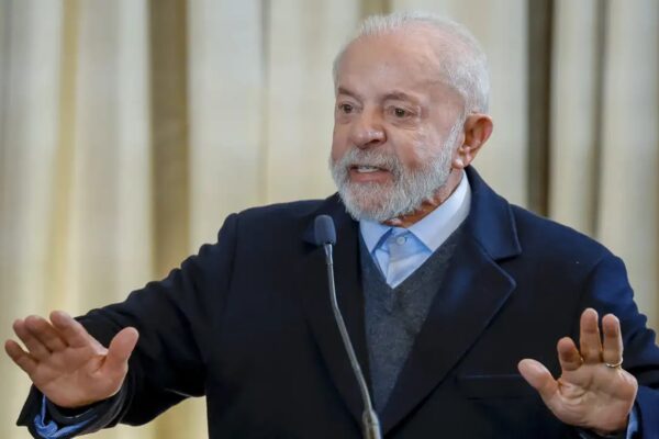 Nenhum aposentado terá prejuízo, diz Lula sobre descontos indevidos