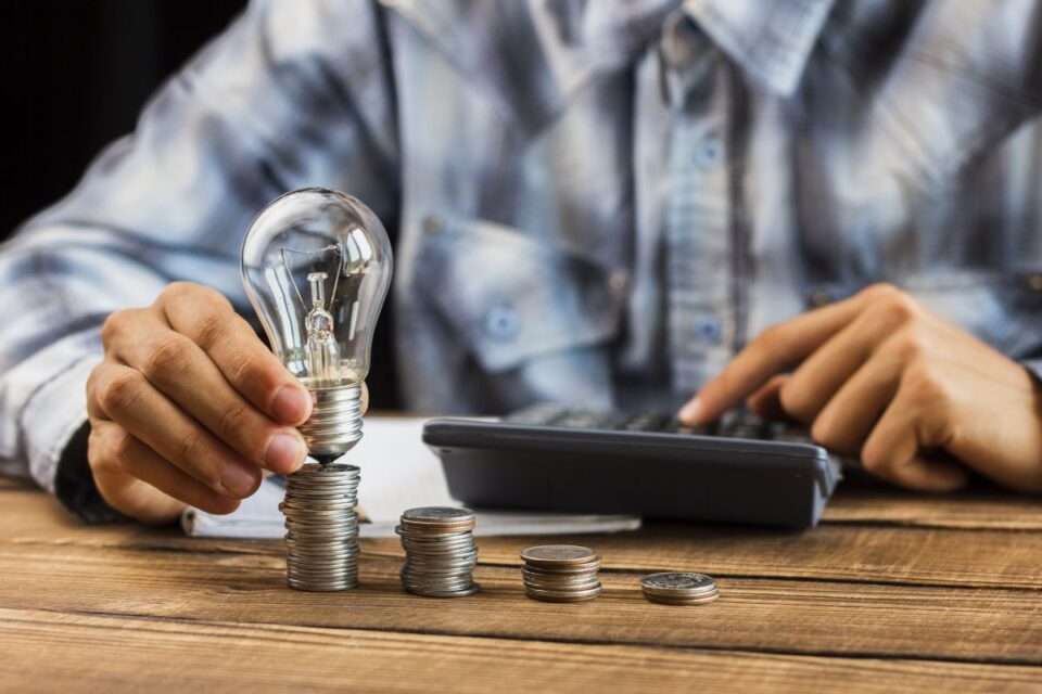 Nova tarifa social de energia elétrica terá desconto maior; veja quem tem direito Veja como funciona e o que muda na conta de luz