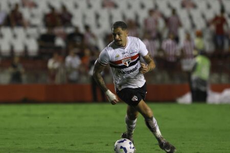 Em jogo marcado por duas expulsões, Sao Paulo vence Náutico