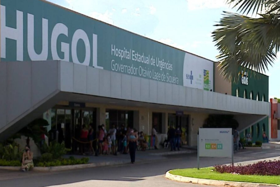 Criança de 2 anos fica ferida após ser atropelada de forma acidental pela mãe na garagem de casa em Aparecida