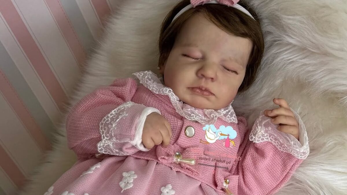 Vendedoras de bebês reborn falam das clientes em Goiânia; vídeo Comerciantes mostraram os detalhes e explicaram como são feitas as bonecas