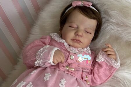 Vendedoras de bebês reborn falam das clientes em Goiânia; vídeo Comerciantes mostraram os detalhes e explicaram como são feitas as bonecas