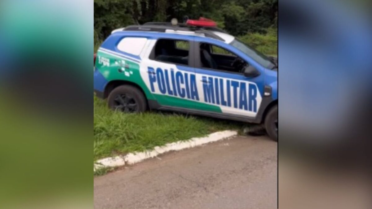 A imagem mostra uma viatura do 27º Batalhão da Polícia Militar (BPM)