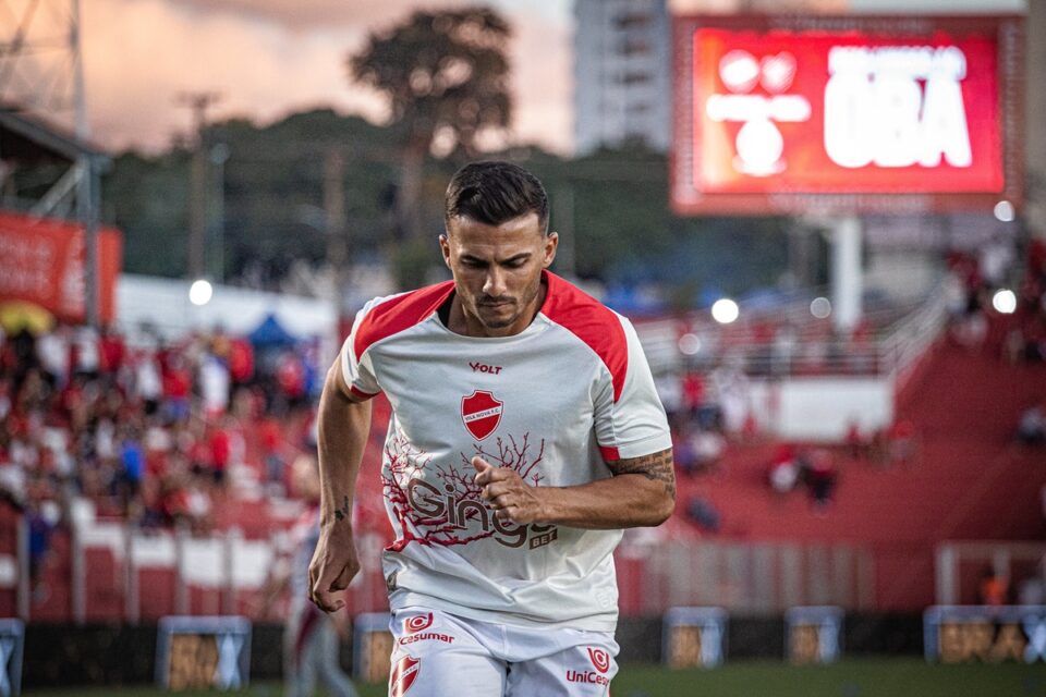 Guilherme Parede deverá ser titular do Vila Nova contra o Cruzeiro