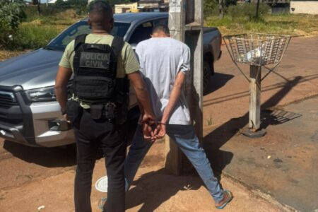 Imagem do homem sendo preso em Trindade