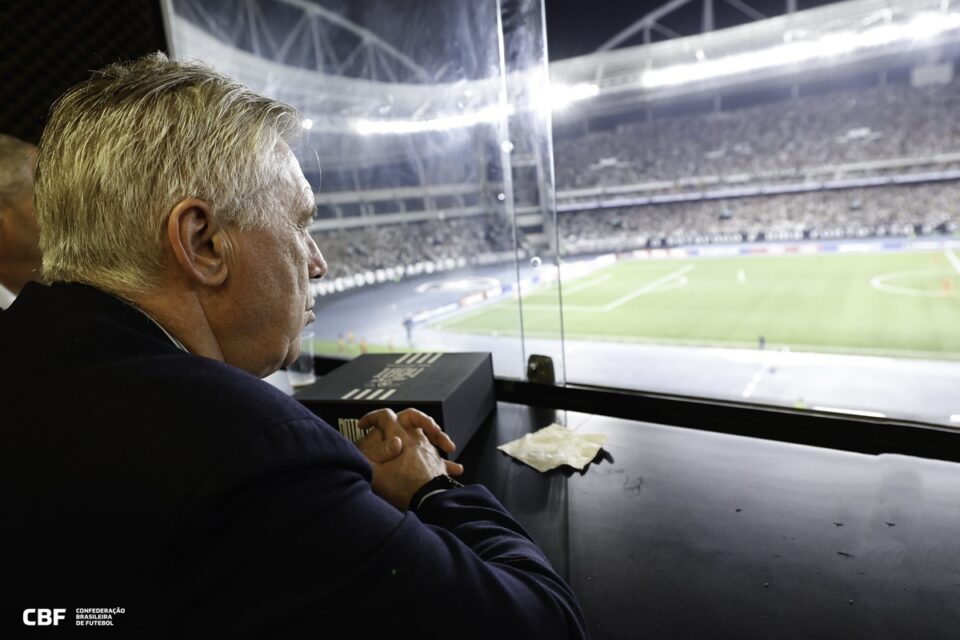 Ancelotti durante partida do Botafogo