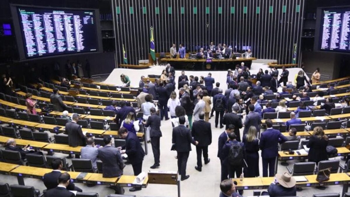 'Projeto ruim e população pagará a conta', diz deputado goiano sobre aumento de parlamentares