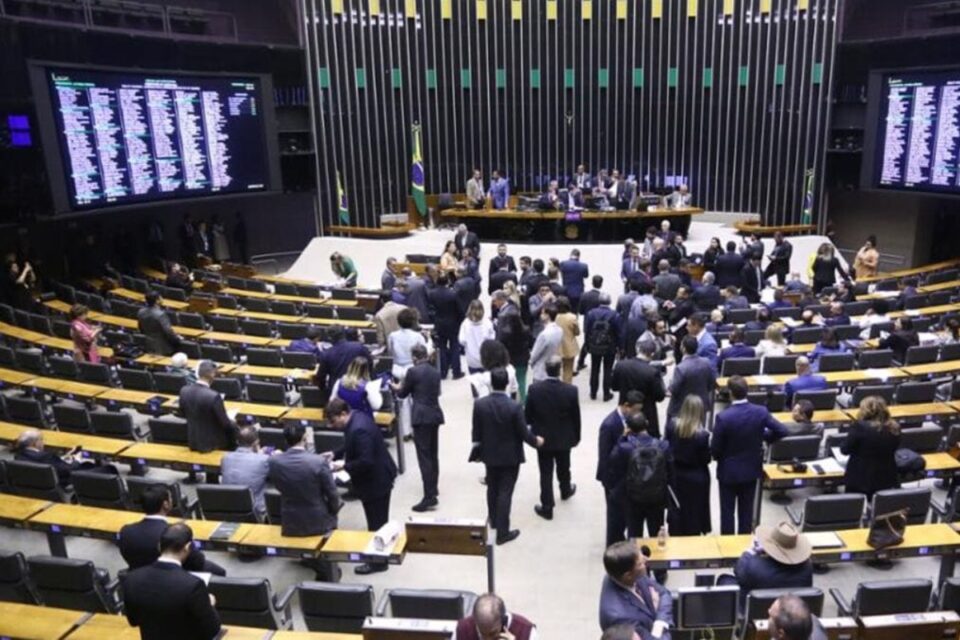 'Projeto ruim e população pagará a conta', diz deputado goiano sobre aumento de parlamentares
