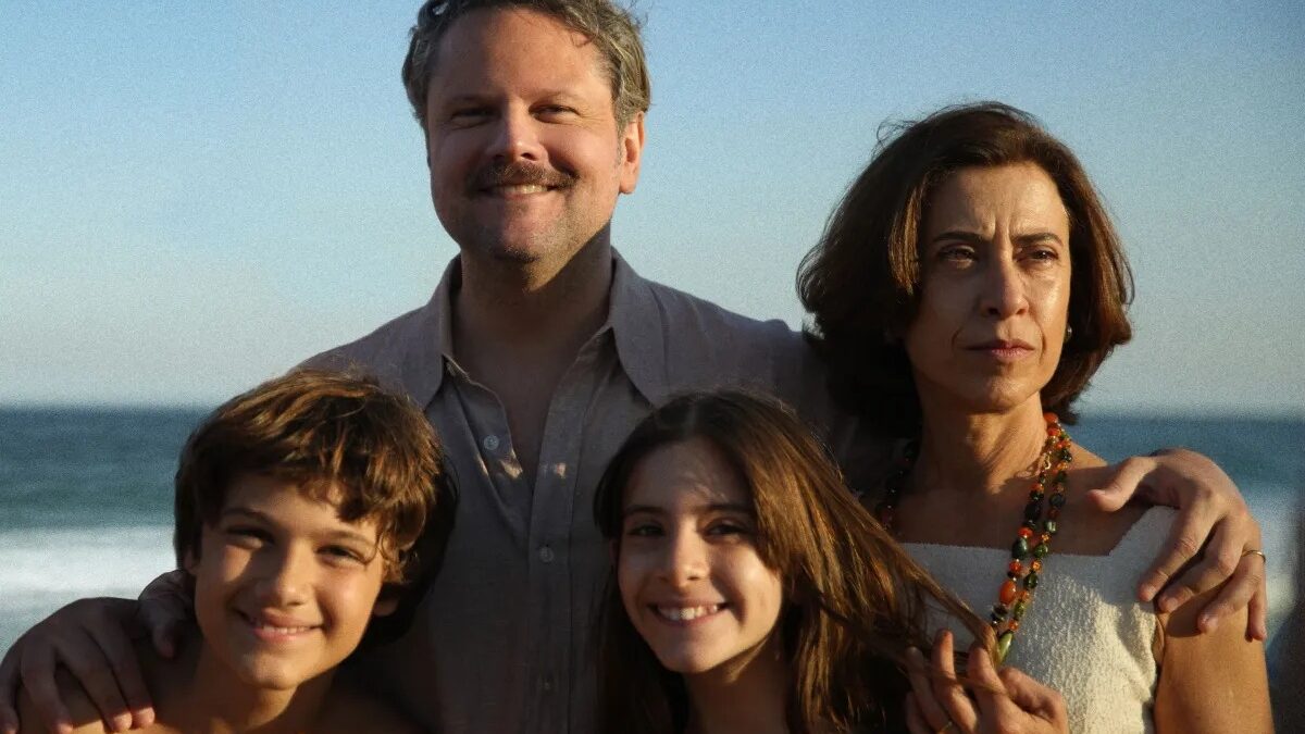 Ainda Estou Aqui entra em lista de melhores filmes The New York Times Filme brasileiro protagonizado por Fernanda Torres levou o Oscar