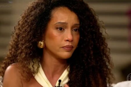 Taís Araujo chora ao relembrar ataques sofridos por Helena negra em 'Viver a Vida'