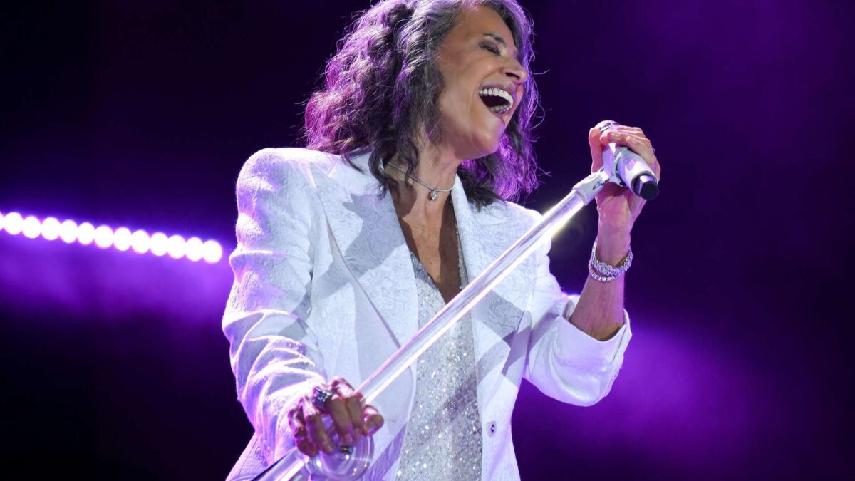 Cantora Simone apresenta novo show em Goiânia