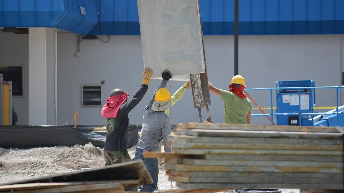 Justiça manda incorporadoras e construtoras que atrasaram obra restituir consumidor em Goiânia