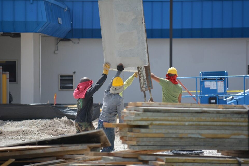 Justiça manda incorporadoras e construtoras que atrasaram obra restituir consumidor em Goiânia