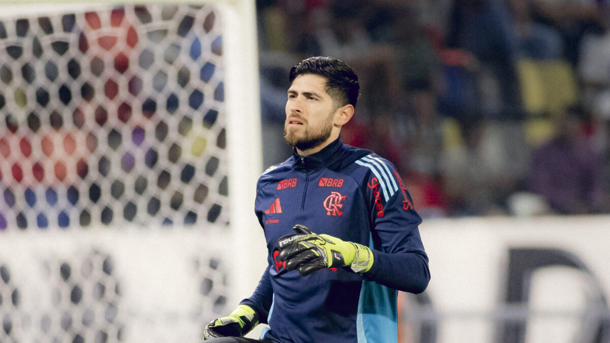 Carro do goleiro Rossi sofre tentativa de assalto com atleta