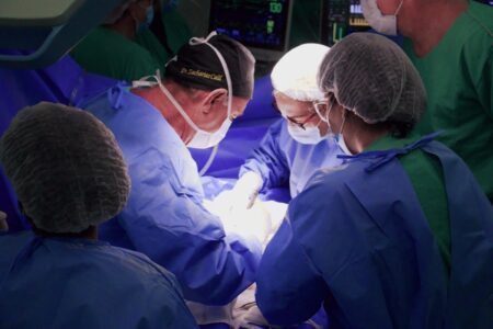 Hecad realiza nova cirurgia de separação de siamesas nesta terça-feira