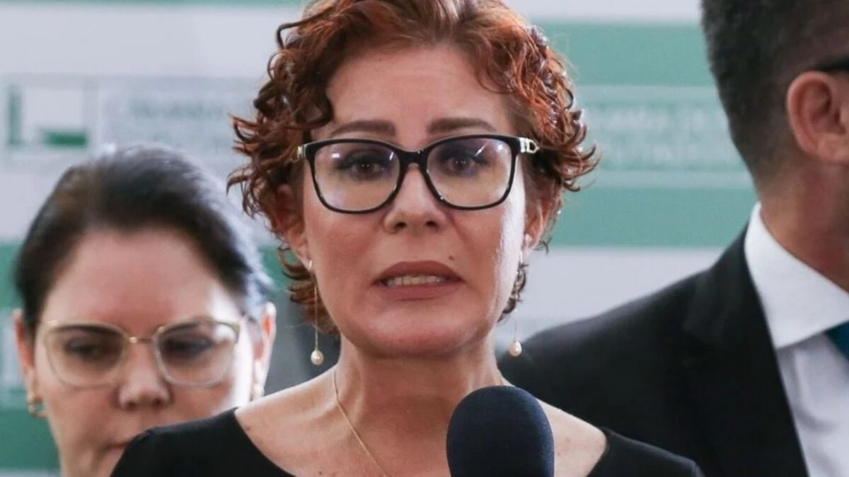 STF condena Carla Zambelli a 10 anos de prisão e a perda do mandato Decisão foi unânime entre os ministros da Corte; entenda o caso