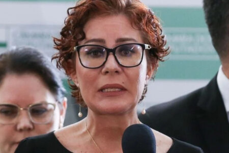 STF condena Carla Zambelli a 10 anos de prisão e a perda do mandato Decisão foi unânime entre os ministros da Corte; entenda o caso