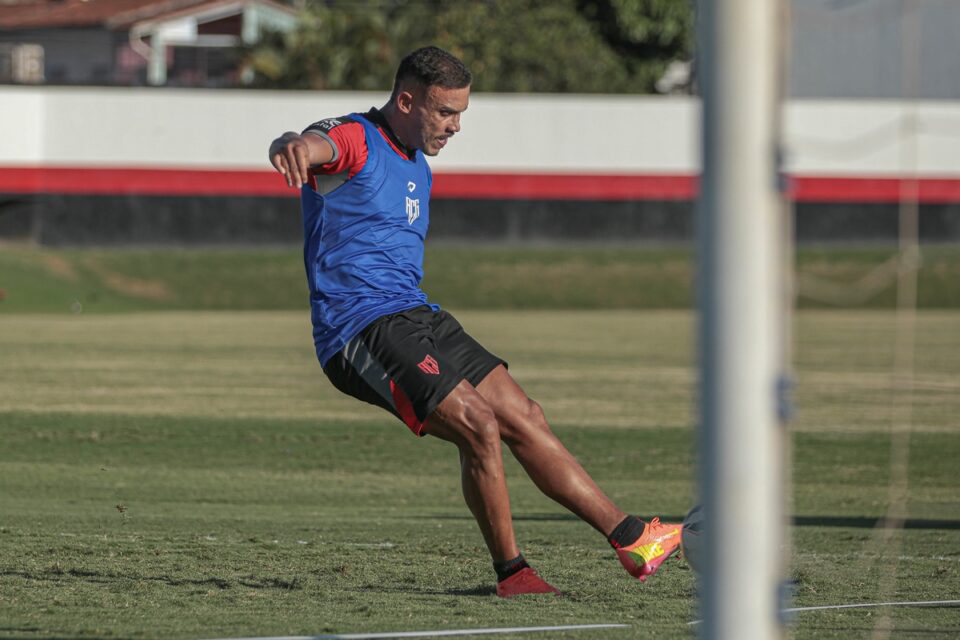 William Pottker durante atividade no Atlético Goianiense