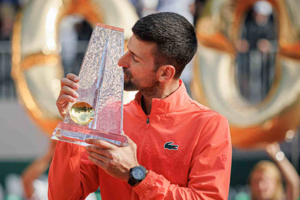 Djokovic comemora seu 100º título