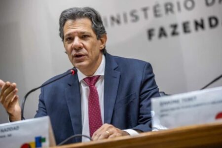 'Corrigir a rota', diz Haddad após recuo no IOF