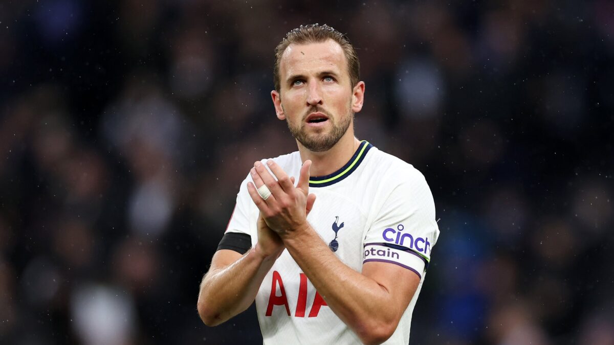 Harry Kane com a camisa do Tottenham