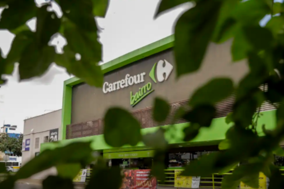 Imagem de uma loja do carrefour