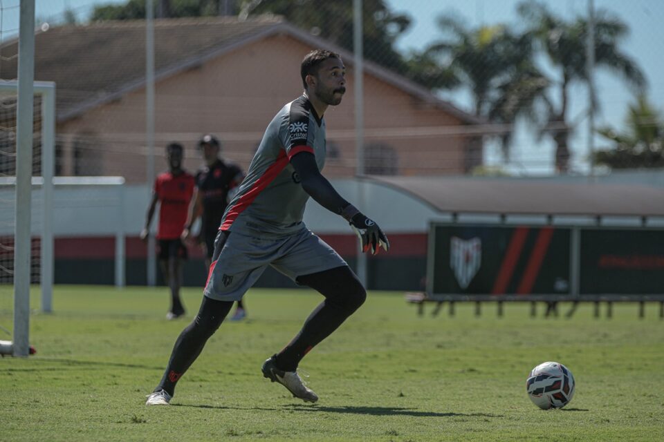 Goleiro Vladimir irá retornar ao time titular do Atlético Goianiense
