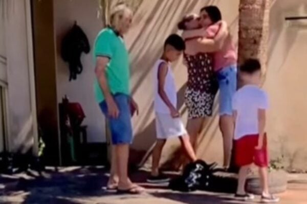 kesley Barbosa mora em Palmas Goiana emociona a web com surpresa para os pais que não via há meses; vídeo