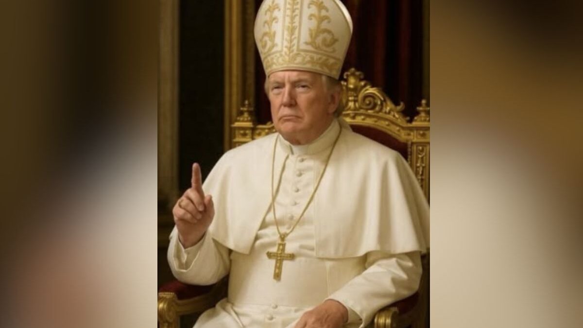 Trump vestido de papa: imagem postada nas redes sociais (Foto: Reprodução)