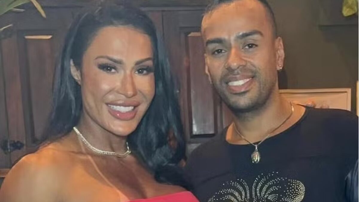 'Essa cobra acabou com a minha vida', diz ex-funcionário de Gracyanne Barbosa Juliano Silva Carvalho trabalhou com a ex-BBB e ex de Belo