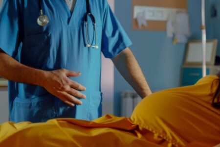 Justiça manda município de Goiânia indenizar vítima por abuso de médico em pré-natal