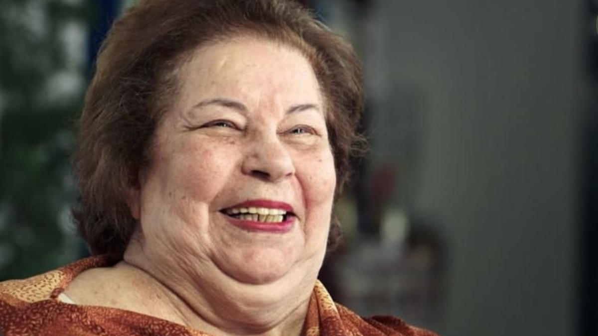 Imagem da cantora Nana Caymmi durante a gravação do filme "Dorival Caymmi - Um Homem de Afetos"