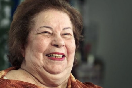 Imagem da cantora Nana Caymmi durante a gravação do filme "Dorival Caymmi - Um Homem de Afetos"