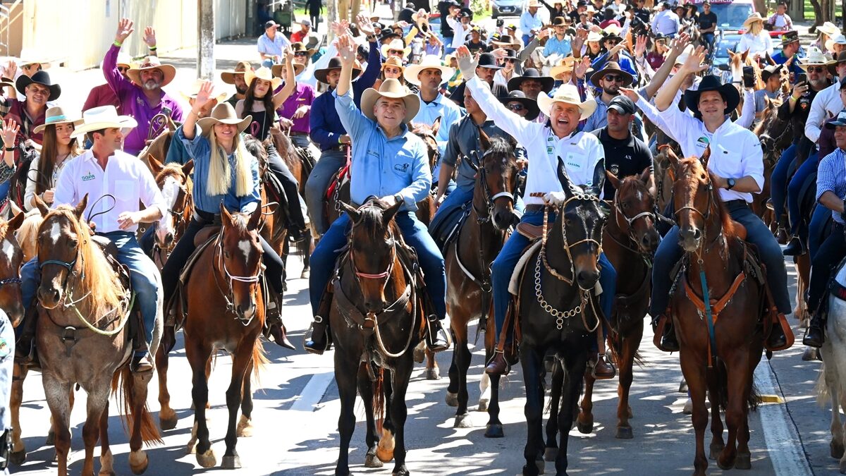 Cavalgada de abertura da Pecuária de Goiânia reúne 450 cavaleiros