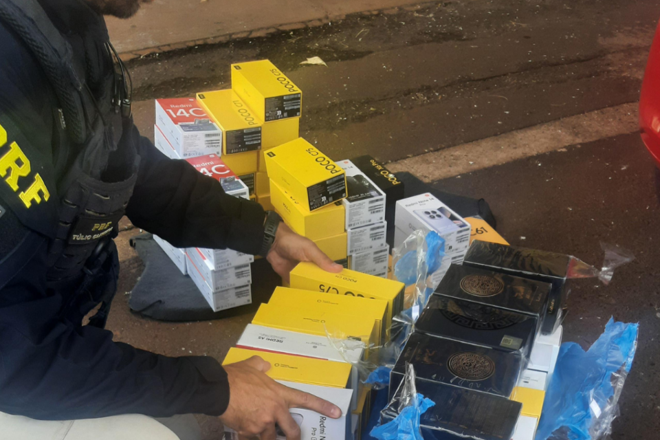Carga com quase 200 celulares sem nota fiscal é apreendida na BR-153 em Itumbiara