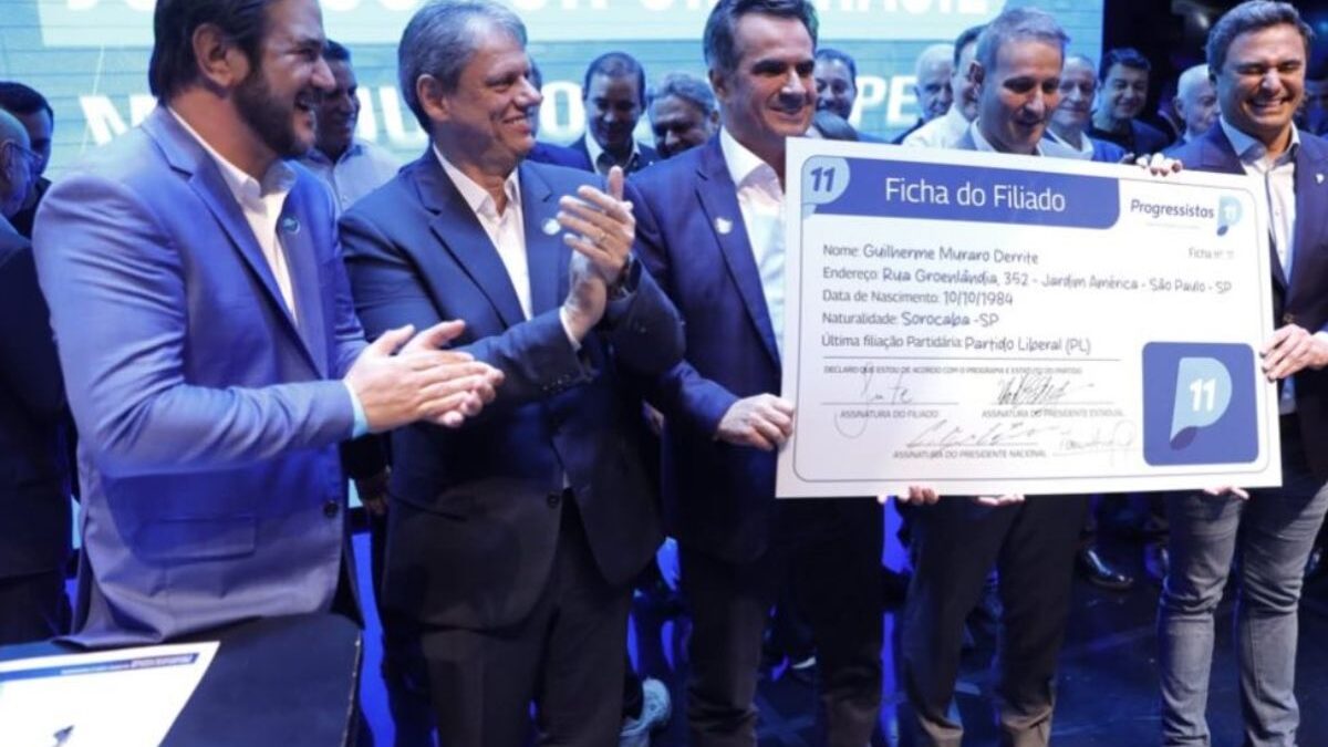 Tarcísio na filiação de Guilherme Derrite ao PP (Foto: Redes sociais)