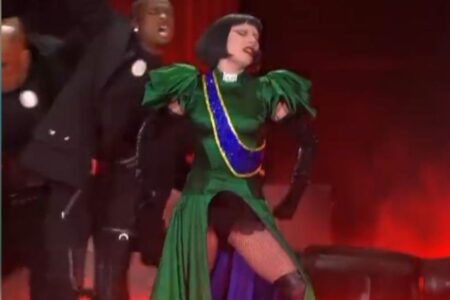 Lady Gaga com as cores da bandeira do Brasil (Foto: Reprodução)