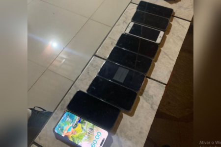 Celulares recuperados pela polícia (Foto: Polícia Militar)