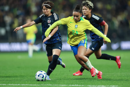 Dudinha brilha e Brasil derrota Japão em amistoso