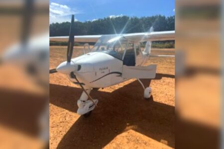 Avião que voava baixo passa por inspeção da PM por suspeita de tráfico de drogas